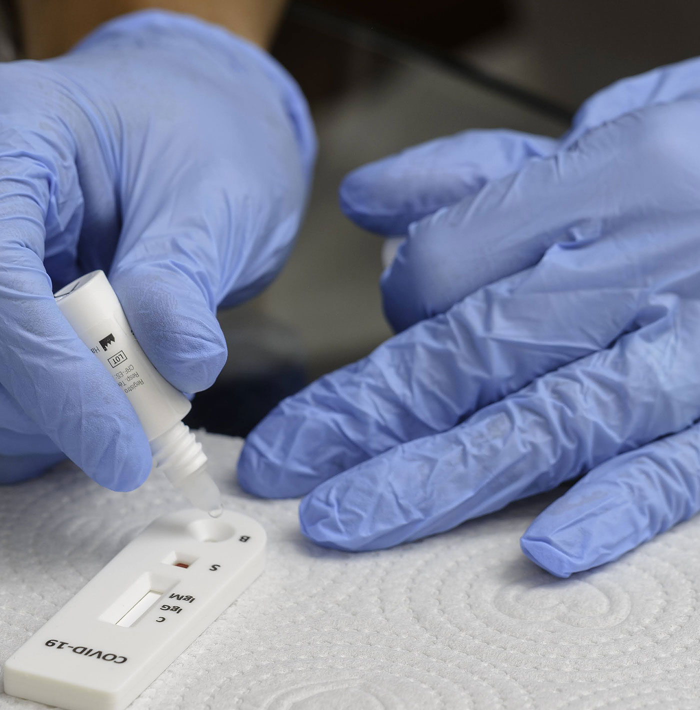 Doctor making a test kit for viral disease COVID-19 nCoV. COVID-19 rapid test, 30.12.2020 © Celso Pupo Rodrigues/Dreamstime.com